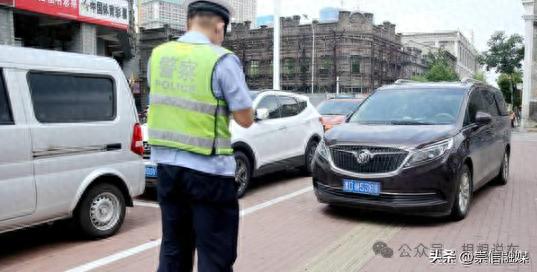 交警新规解读！杂物抛掷、误入车道、未系安全带等违章行为处理有变