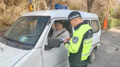 秋冬交替恶劣天气多,公安交管部门多措并举保交通安全