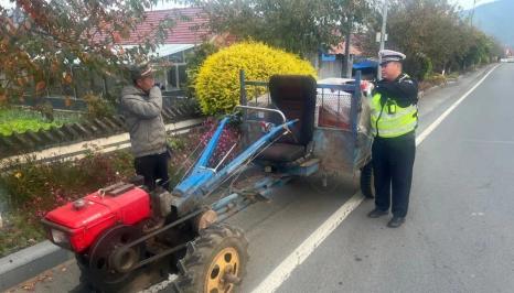 秋收大忙季人流车流叠加，农村道路违章高发如何预防？