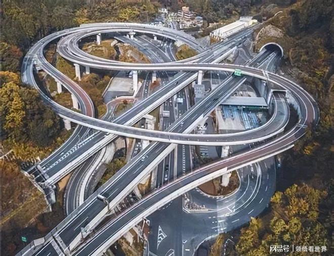 高速路牌背后的隐形安全系统,为你的出行保驾护航