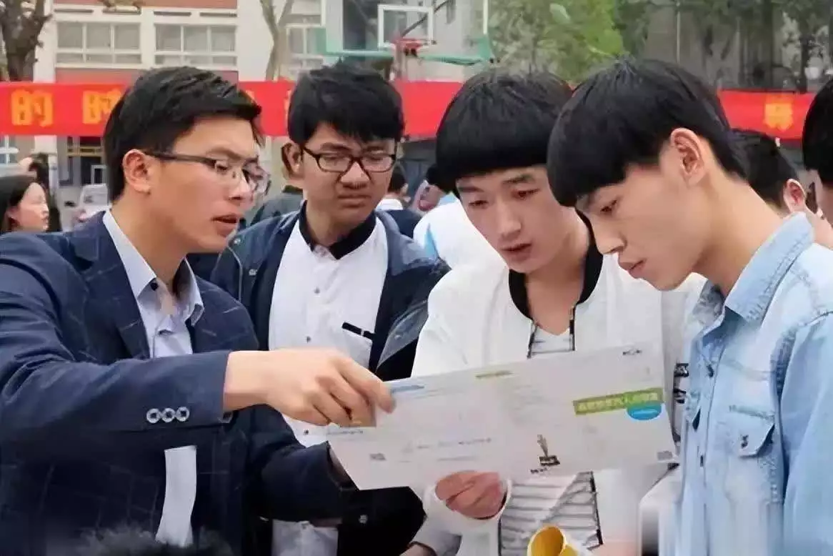 中考复读提分明显,高考复读却不升反降,咋回事?