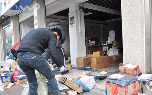 春节假期结束，2月15日多家快递公司陆续恢复营业及业务