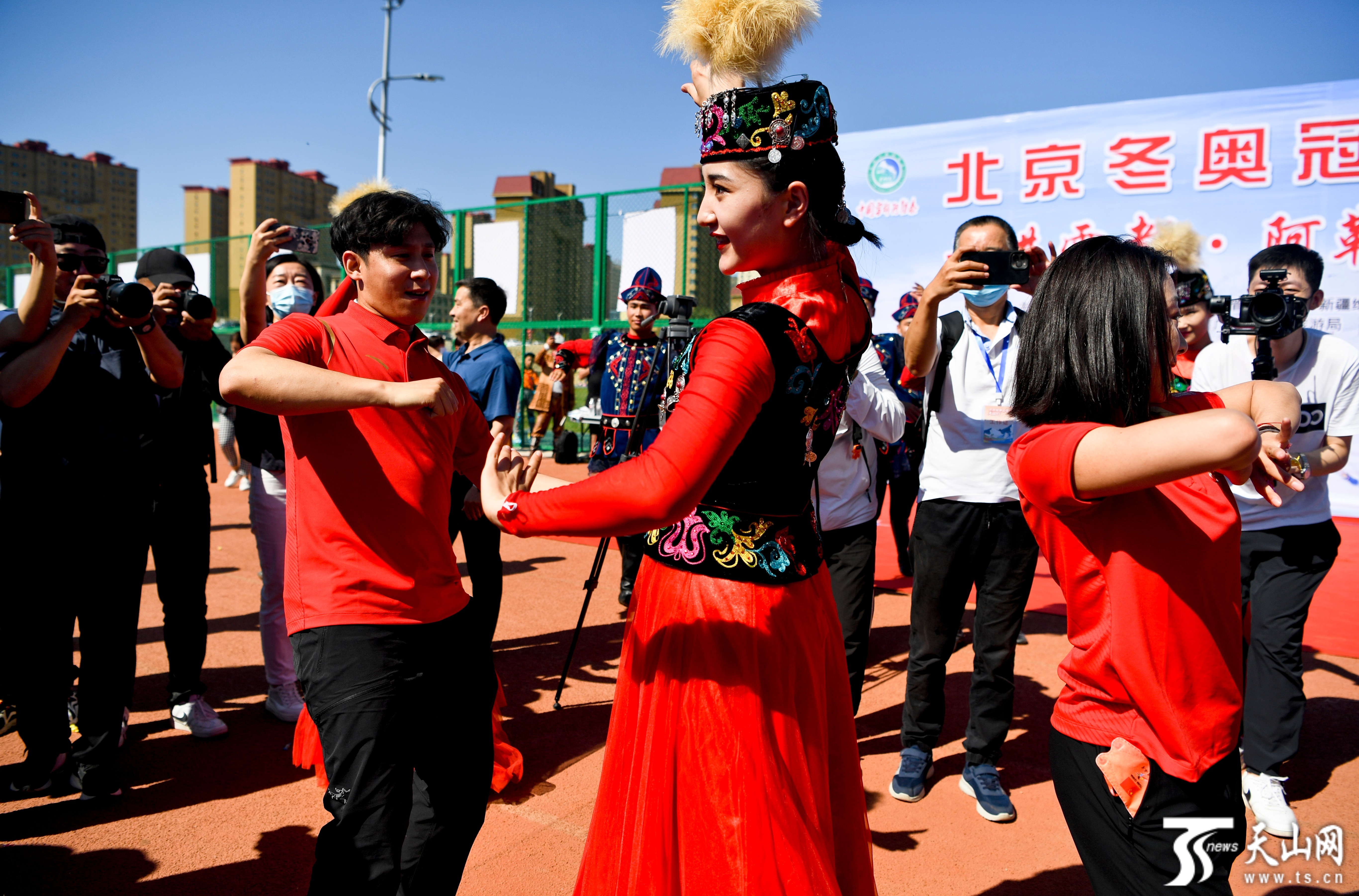 北京冬奥会冠军天山之旅|传递北京冬奥精神，分享冰雪运动魅力