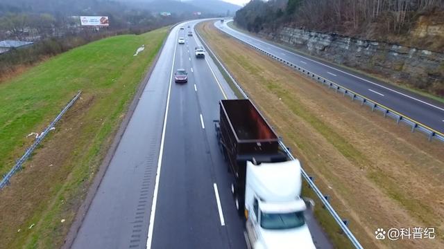 我国高速为何限速120km/h?和高速公里数又有啥关系?