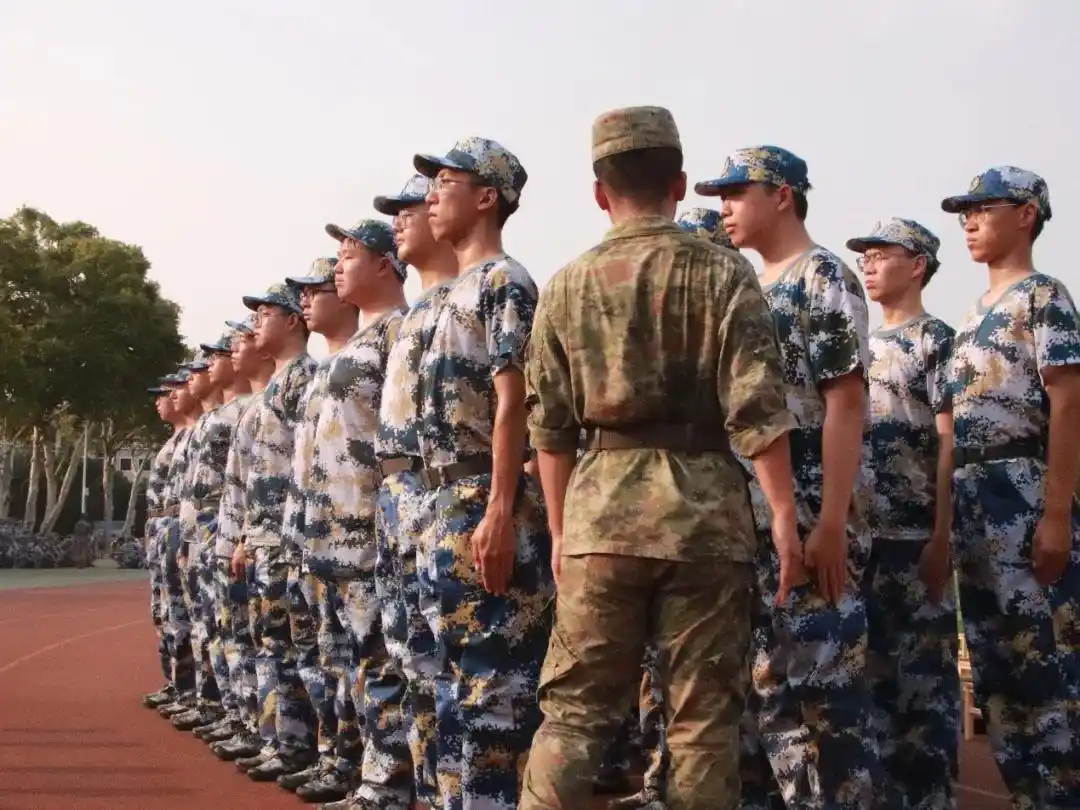 2024 级武大新生军训开训,磨砺意志,绽放青春风采