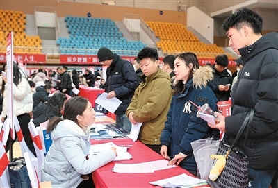 2025年人社工作成效显著，多措并举稳就业稳企业