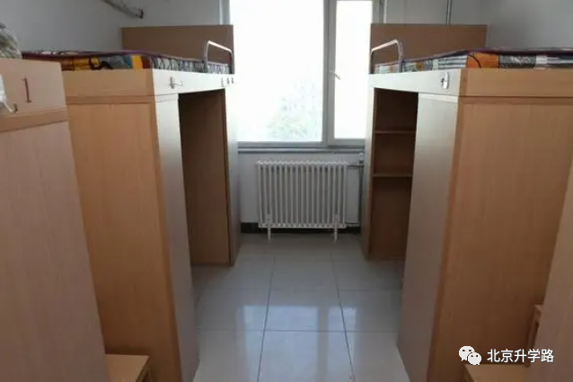 大学周边环境之校内生活：新生入住与食堂美食大揭秘